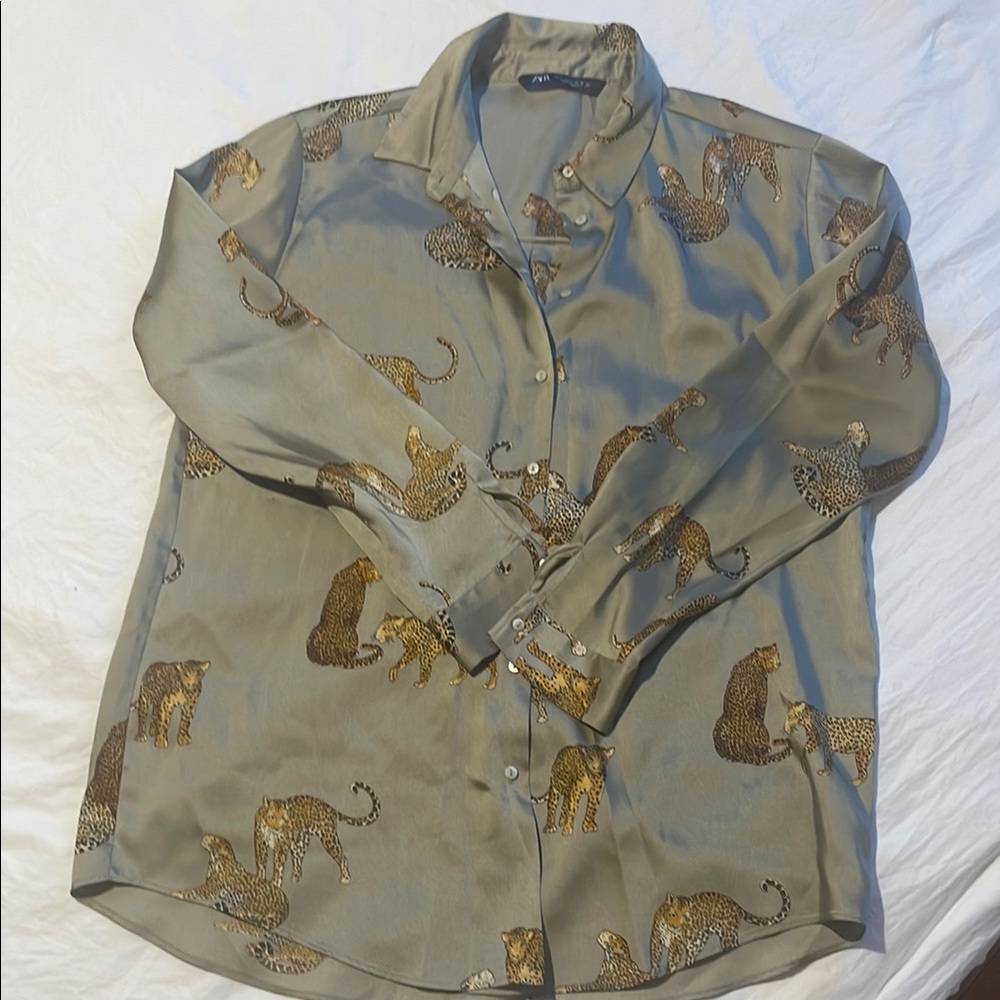 Zara Green Casual Button Down Blouse with Unique Print